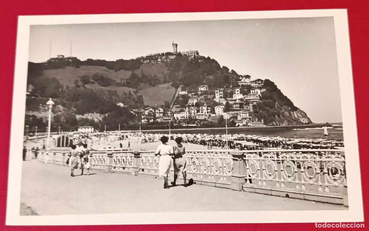 Postales: POSTAL FOTOGR&Aacute;FICA BAJADA PLAYA DE ONDARRETA - SAN SEBASTI&Aacute;N 1950