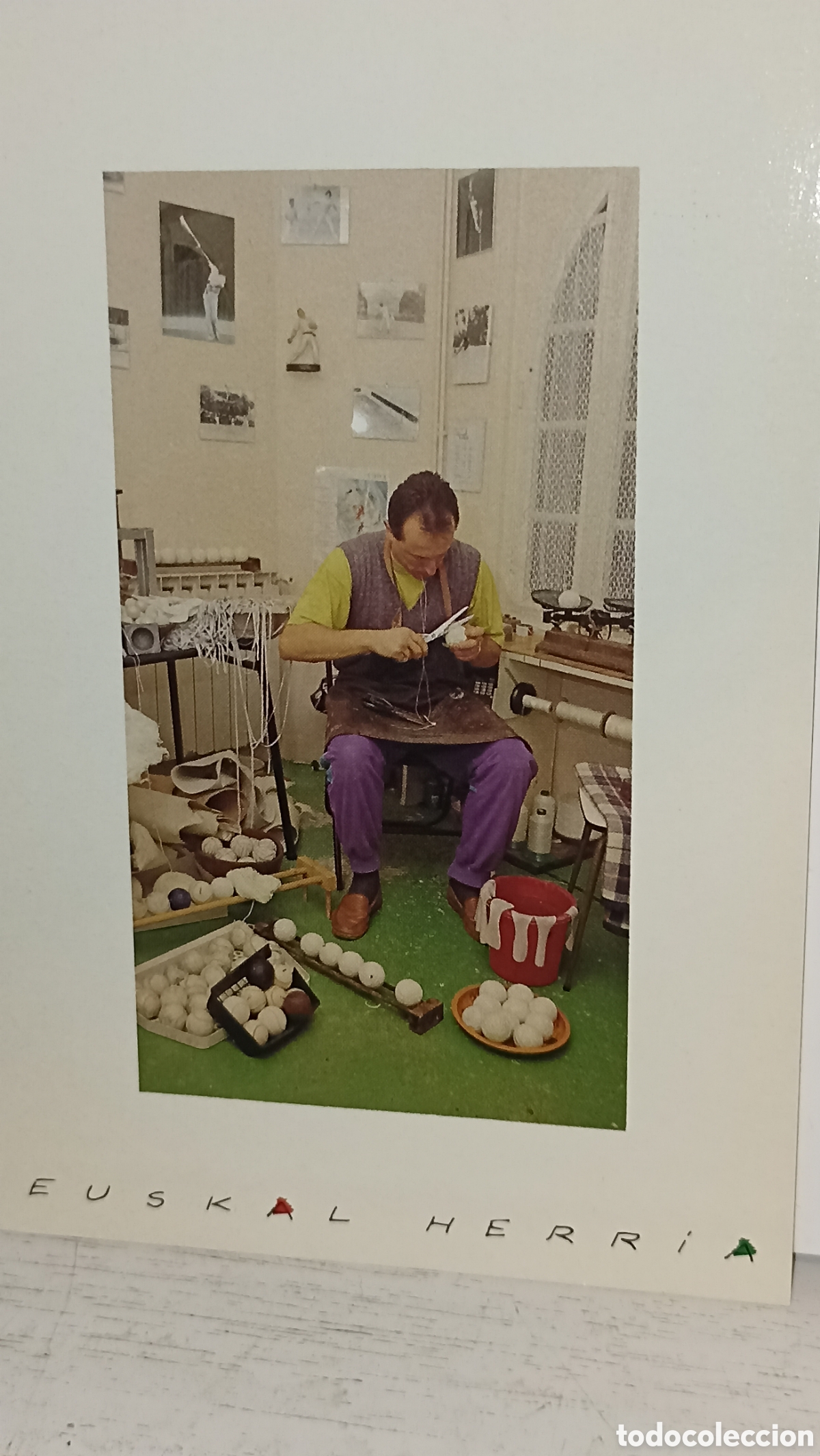 Postales: Mint pilota eguilea fabricando las pelotas