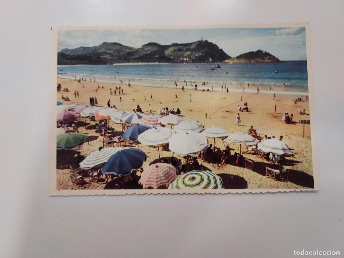 Postales: POSTAL SAN SEBASTIAN VISTA PARCIAL DE LA PLAYA. 1959. SIN CIRCULAR. ESPERON. Sombrillas color