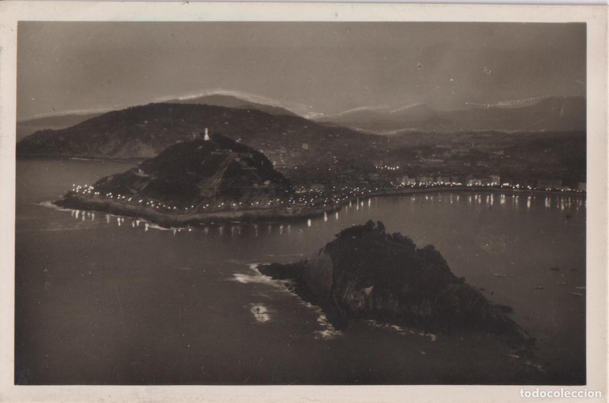 Postales: SAN SEBASTIAN, VISTA DE NOCHE DESDE IGUELDO - GALARZA N&ordm;110 - CIRCULADA 1955