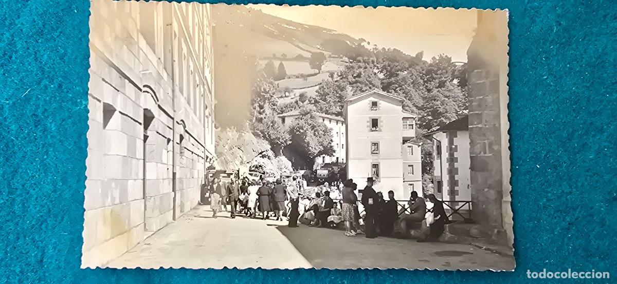 Postales: POSTAL SANTUARIO DE NTRA. SRA. DE ARANZAZU (VIZCAYA) PLAZA Y HOSPEDERIA - FOT. J. GARCIA