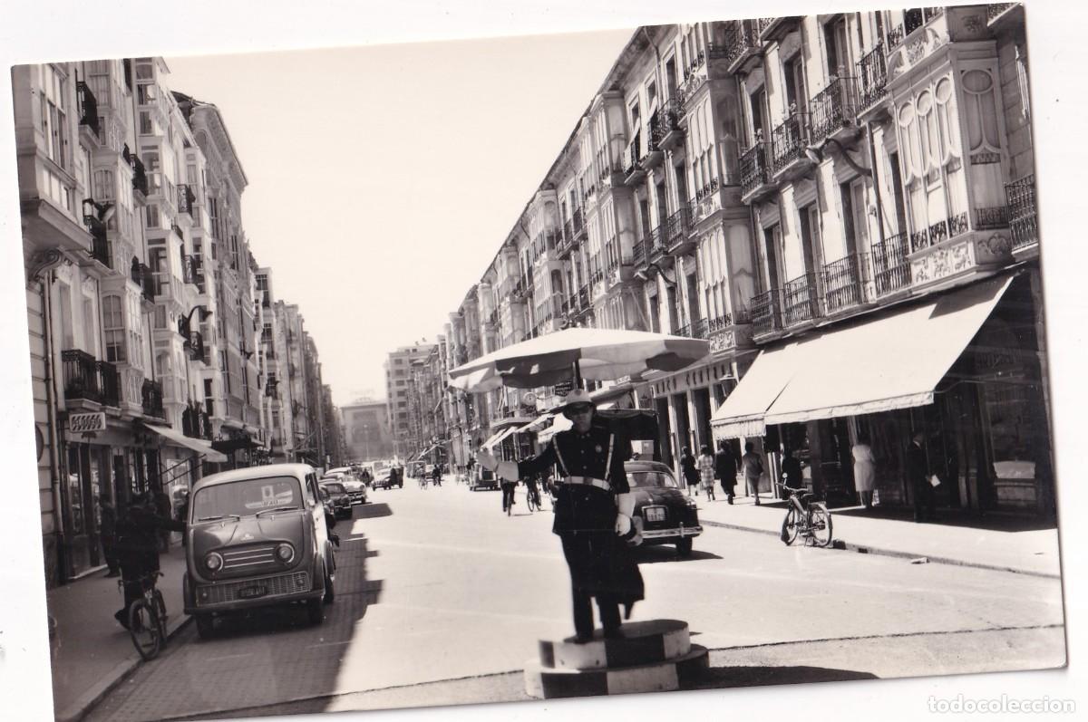 Cartoline: Vitoria Calle Dato. Ed. Paris. N&ordm; 19 Guardia de tr&aacute;fico. Sin circular.