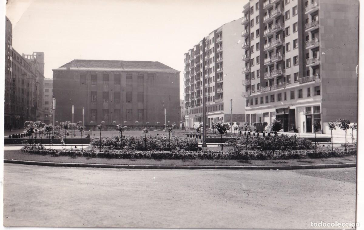 Postales: VITORIA. Postal No.17, Plaza Juan de Ayala. Ed. Paris Sin circular.