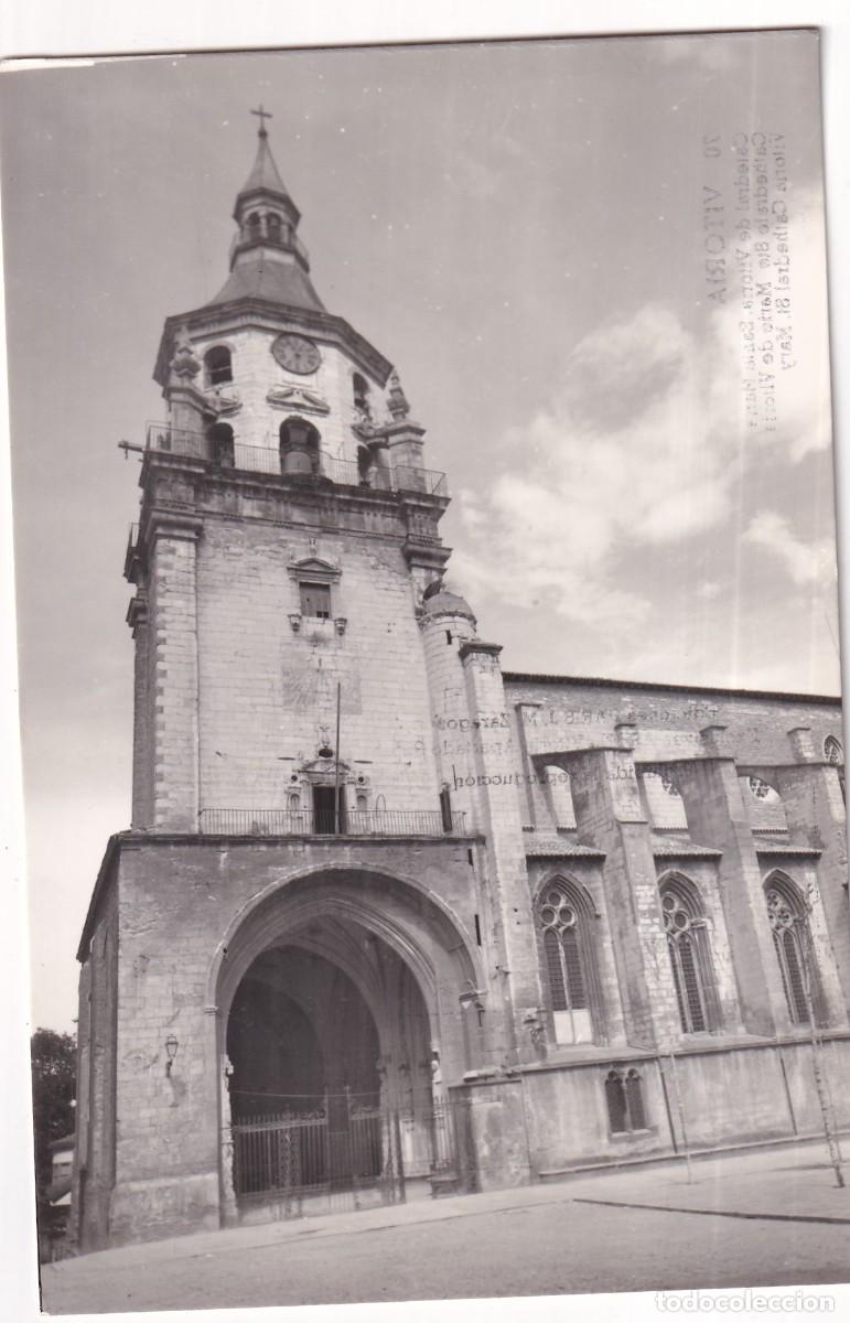Postales: 70 Vitoria Catedral de Vitoria, Santa Mar&iacute;a. Ediciones Paris. Sin circular.