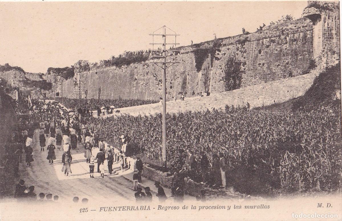 Postkarten: 125 Fuenterrab&iacute;a. Regreso de la procesi&oacute;n y las murallas. M D Sin circular.