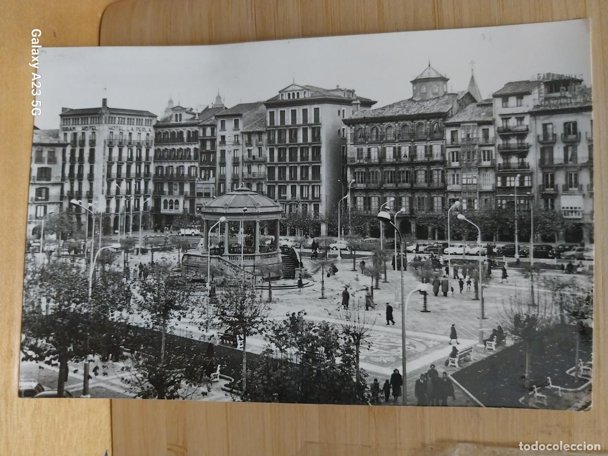 Postales: PLAZA DEL CASTILLO PAMPLONA ED VAQUERO 6 CIRCULADA A&Ntilde;OS 60 MUY ANIMADA COCHES CLASICOS