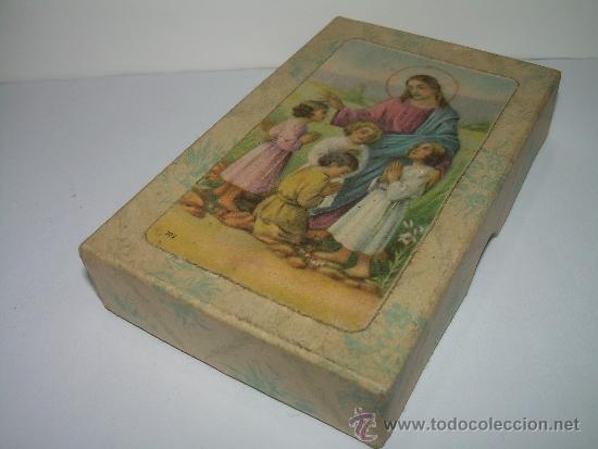 Postkarten: ANTIGUA CAJITA DE CARTON PARA GUARDAR OBJETOS RELIGIOSOS O ESTAMPAS.