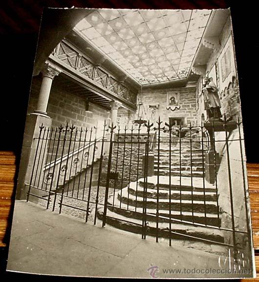 Postkarten: ANTIGUA FOTO POSTAL - ESCALERA ANTIGUA - SIN CIRCULAR.