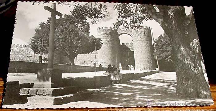 Cartes Postales: ANTIGUA  POSTAL DE AVILA - PUERTA DE SAN VICENTE - CRUCIFIJO - SIN CIRCULAR - ED. GARCIA GARRABELLA