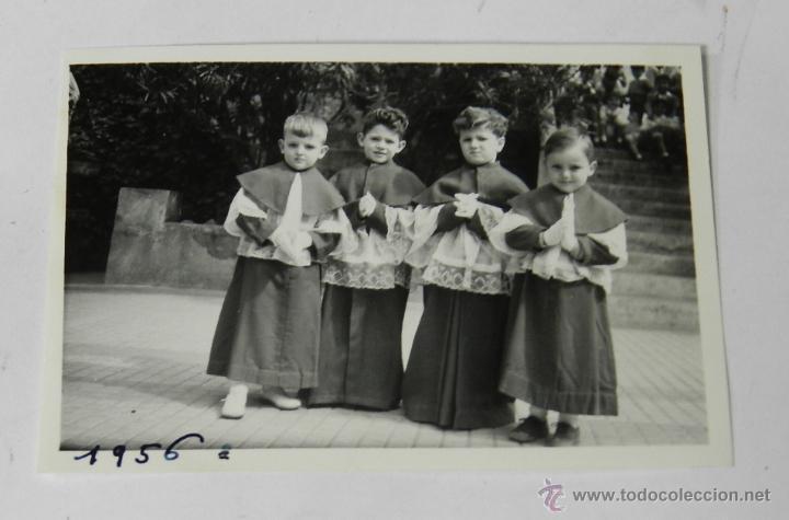 Cartes Postales: FOTOGRAFIA DE MONAGUILLOS EN 1956, MIDE 9 X 6,2 CMS.