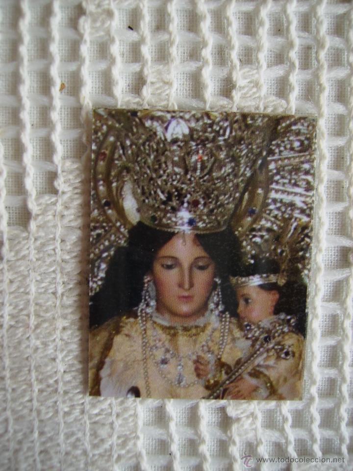 Postales: **PEQUE&Ntilde;A ESTAMPILLA PARA MONEDERO PLASTIFICADA (4 x 3 cm)VIRGEN DE LOS DESAMPARADOS