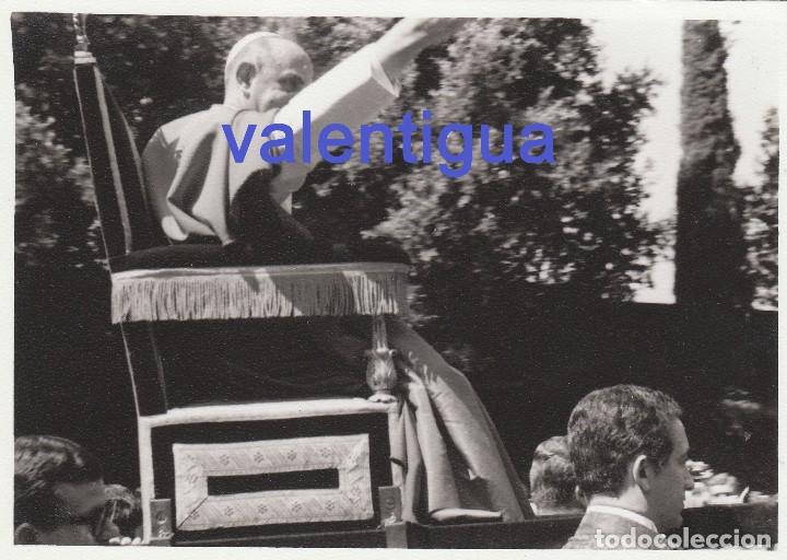 Cartoline: Fotograf&iacute;a original del Papa Pablo VI saludando a sus fieles. A&ntilde;o 1969.