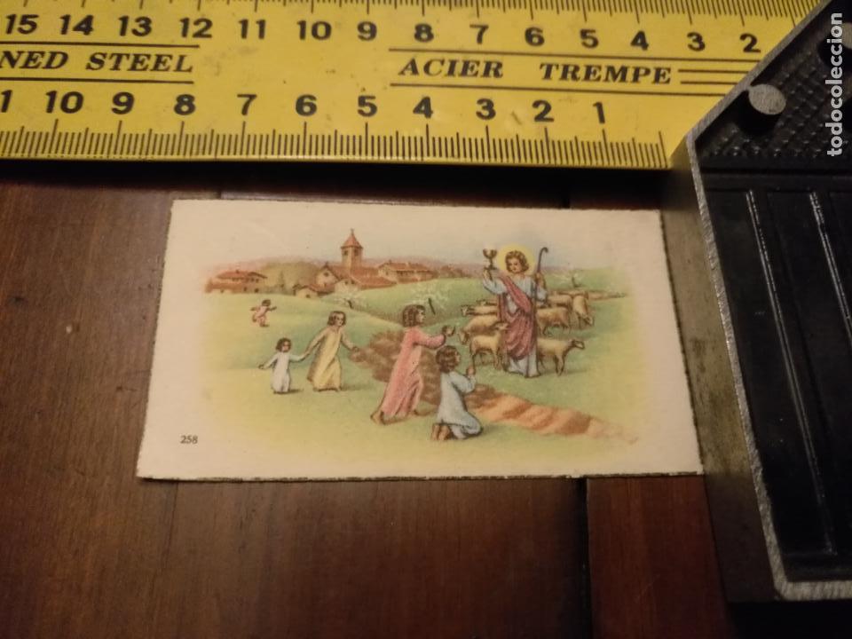 Postkarten: ANTIGUA ESTAMPA COMUNION RECORDATORIO , DISTINTOS MODELOS EN TIENDA FERRANDIZ , ROMAN, SPAIN.. VER