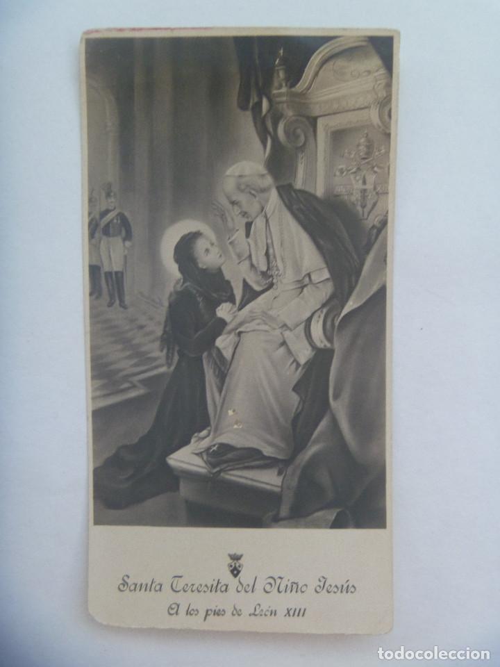 Postales: ESTAMPA ANTIGUA DE SANTA TERESITA DEL NI&Ntilde;O JESUS A LOS PIES DE LEON XIII