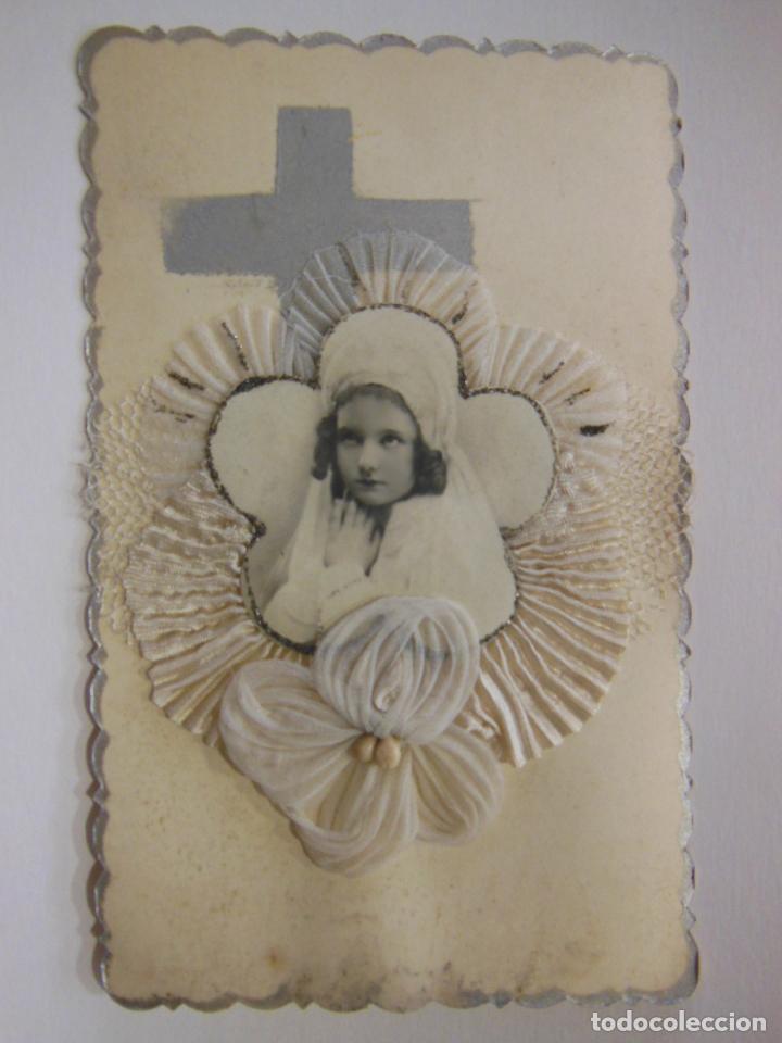 Postais: NI&Ntilde;A DE COMUNI&Oacute;N. Relieve,adornos en tela. Fab Fran&ccedil;aise ER