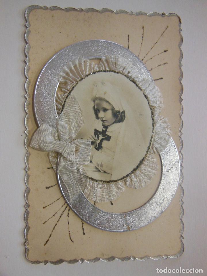 Postais: NI&Ntilde;A DE COMUNI&Oacute;N. Relieve,adornos en tela. Fab Fran&ccedil;aise ER