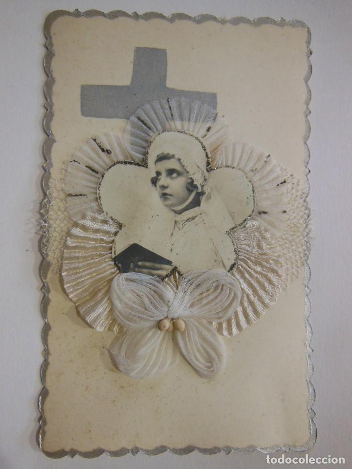 Postais: NI&Ntilde;A DE COMUNI&Oacute;N. Relieve,adornos en tela. Fab Fran&ccedil;aise ER