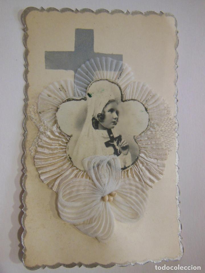Postais: NI&Ntilde;A DE COMUNI&Oacute;N. Relieve,adornos en tela. Fab Fran&ccedil;aise ER