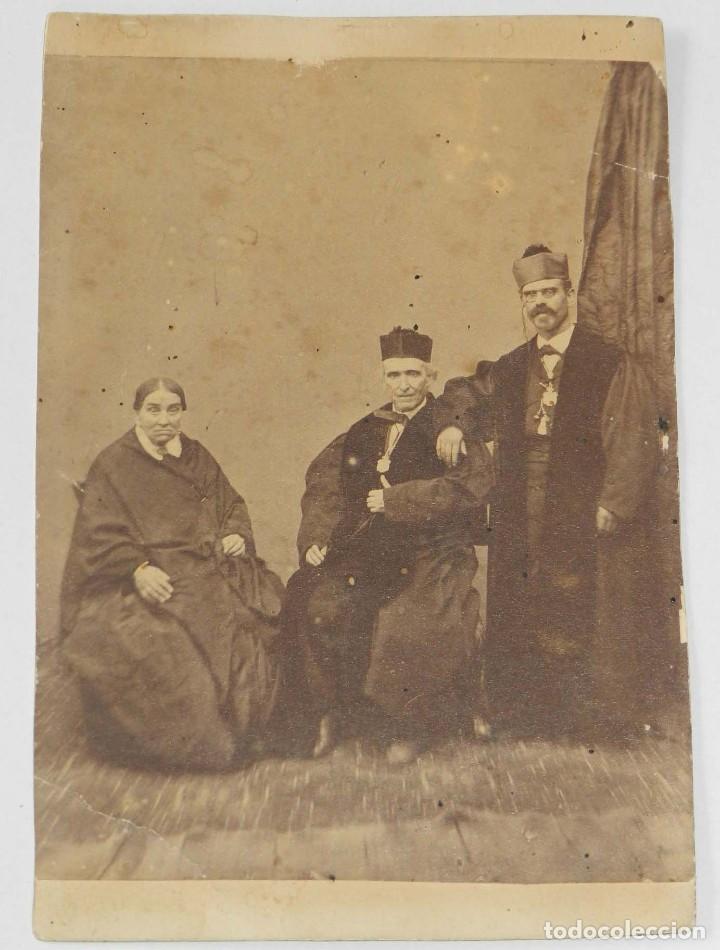 Postkarten: FOTOGRAFIA ALBUMINA DE FAMILIA DE RELIGIOSOS O CATEDRATICOS, MIDE 16,5 X 11 CMS.