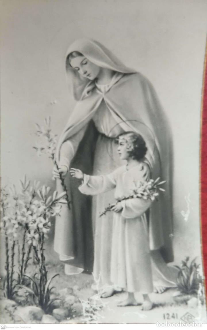 Postales: Virgen, Ni&ntilde;o Jes&uacute;s y azucenas. Nueva. Blanco/Negro