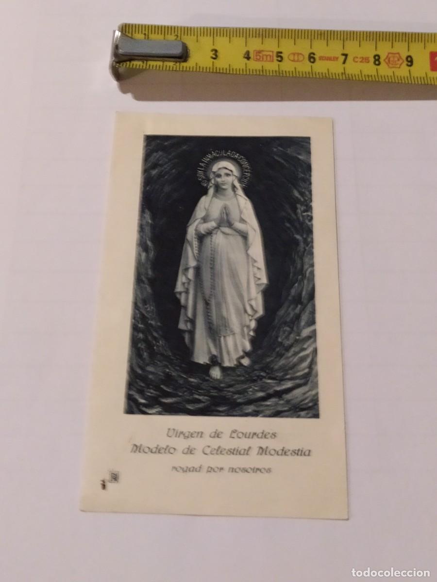 Postales: VIRGEN DE LOURDES - MODELO CELESTIAL MODESTIA- HISTORIA EDIFICANTE AL DORSO - Foto 2