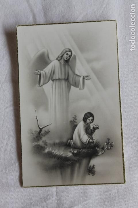 Postales: NI&Ntilde;A RECOGIENDO FLORES ANGEL DE LA GUARDA