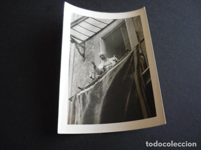 Cartes Postales: PAPA PIO XII ASOMADO AL BALCON DE CASTEL GANDOLFO ANTIGUA FOTOGRAFIA 7,5 X 10,5 CMTS