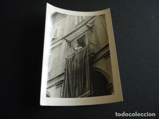 Cartoline: PAPA PIO XII ASOMADO AL BALCON DE CASTEL GANDOLFO ANTIGUA FOTOGRAFIA 7,5 X 10,5 CMTS
