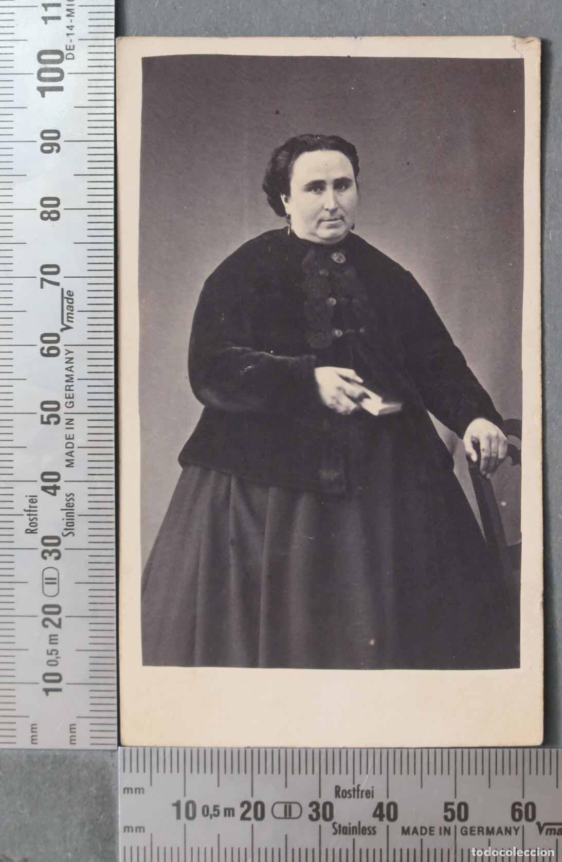 Postales: CARTE DE VISITE. RETRATO MUJER CON MISAL. J. YBA&Ntilde;EZ MARTINEZ HELLIN