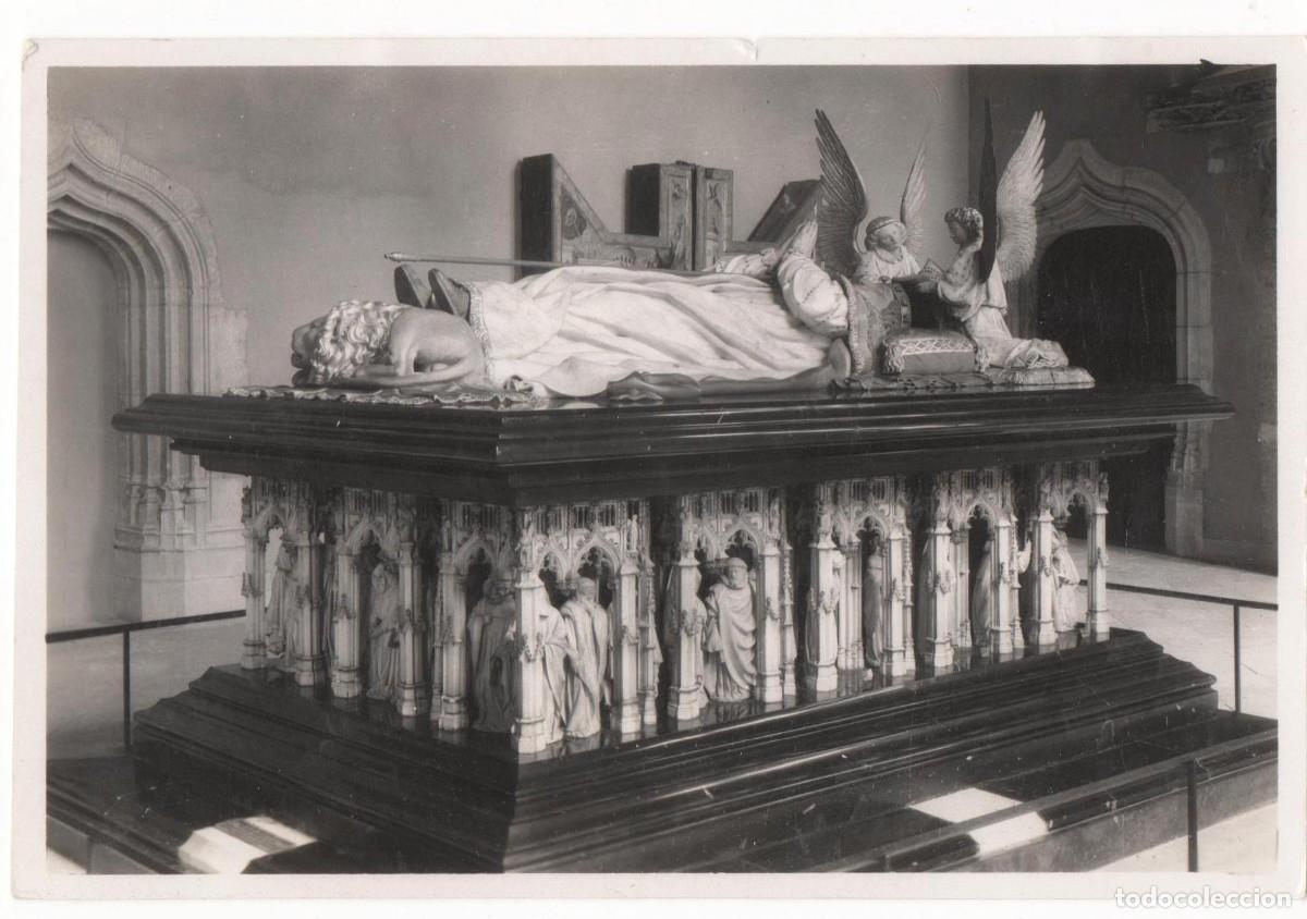 Cartes Postales: Fotograf&iacute;a sin identificar de un sepulcro-sin informaci&oacute;n al dorso-