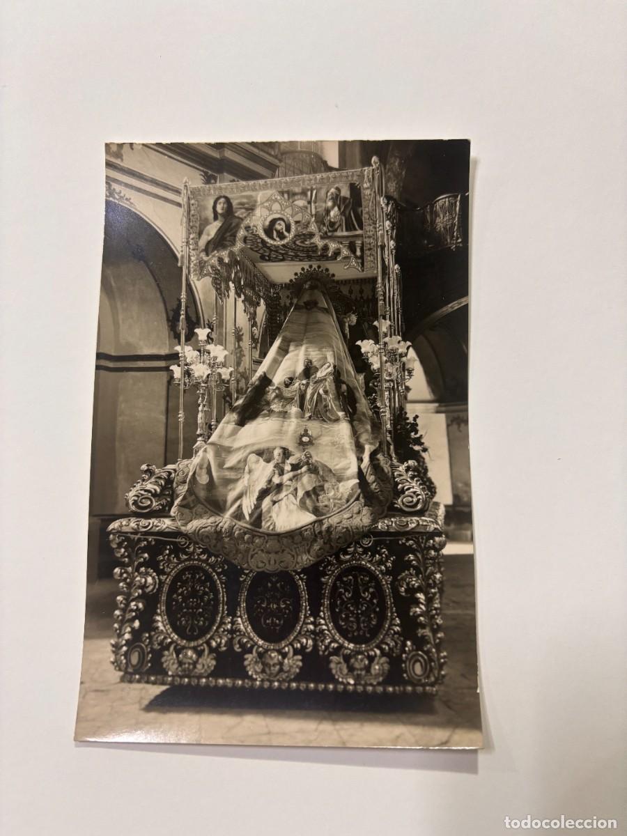Postales: POSTAL ANTIGUA DE PASO DE VIRGEN EN IGLESIA CON MANTO BORDADO. NTRA. SRA. DE LA AMARGURA ED. LEONAR