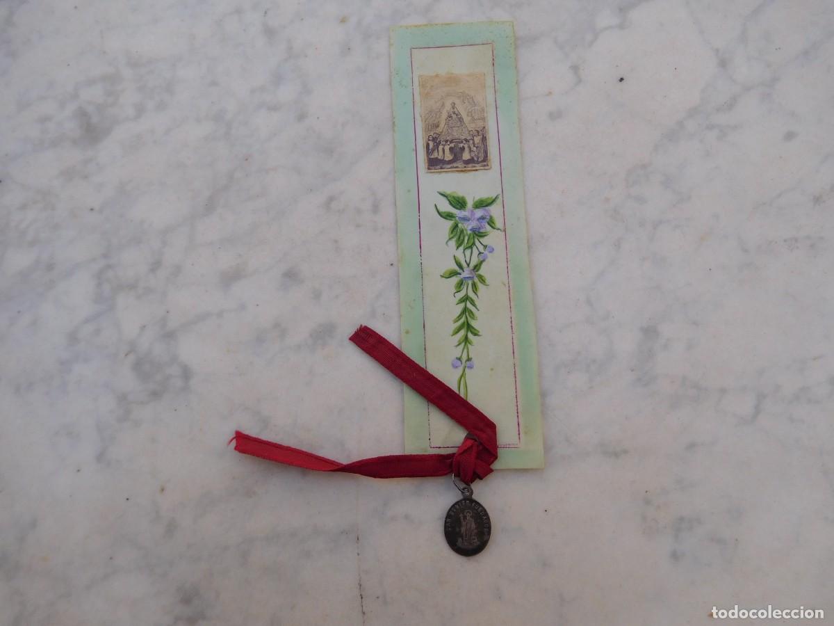 Postales: Estampa antigua de celuloide Virgen de Montserrat con medallita