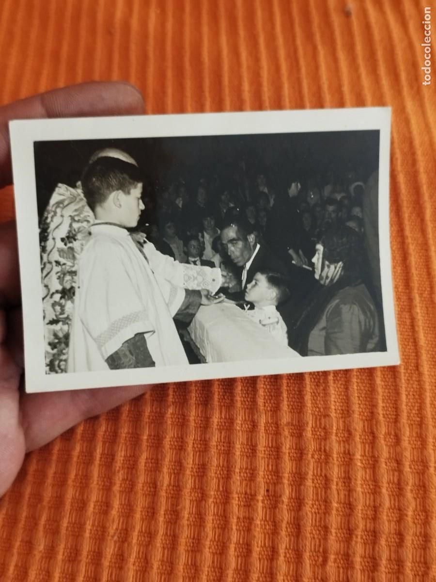 Cartes Postales: Antigua foto de ni&ntilde;os comulgado, primera comuni&oacute;n. Religiosa.