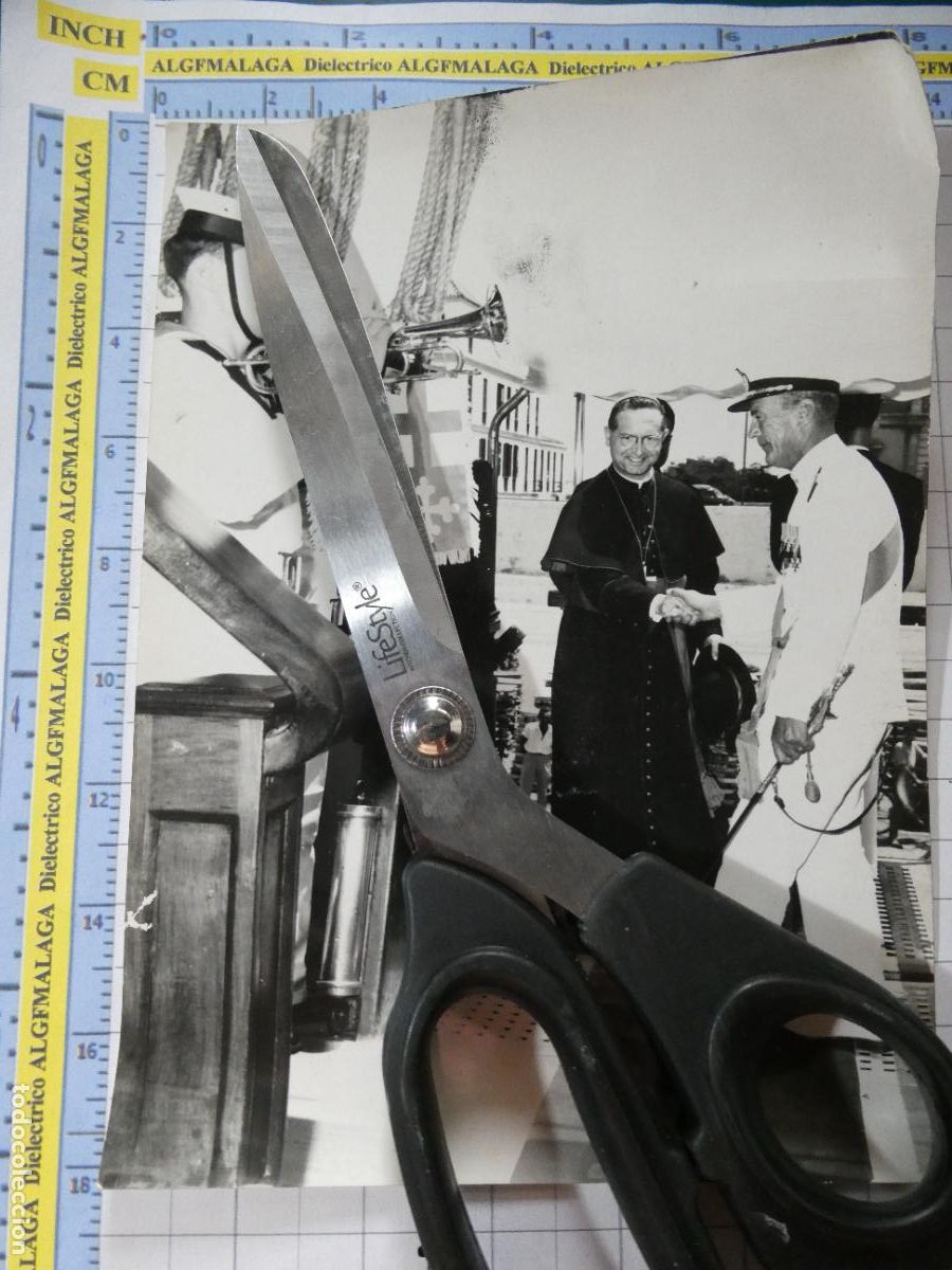 Postales: FOTO FOTOGRAF&Iacute;A RELIGIOSA. A&Ntilde;OS 50. M&Aacute;LAGA PUERTO ALTO RANGO ARMADA ESPA&Ntilde;OLA. OBISPO 278