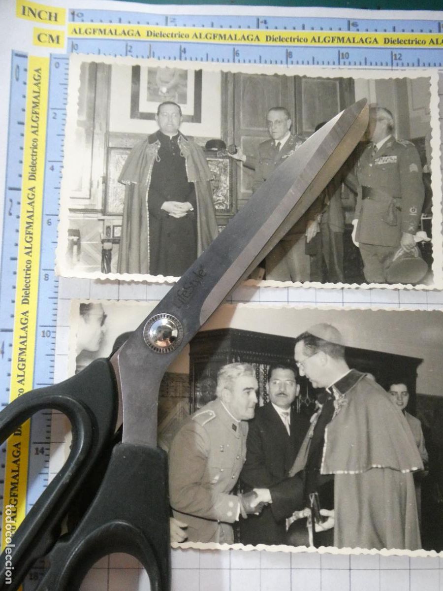 Postales: 2 FOTOS FOTOGRAF&Iacute;AS RELIGIOSAS DE MELILLA. OBISPO Y ALTO MANDO MILITAR UNIFORMES HERIDOS GUERRA. 289