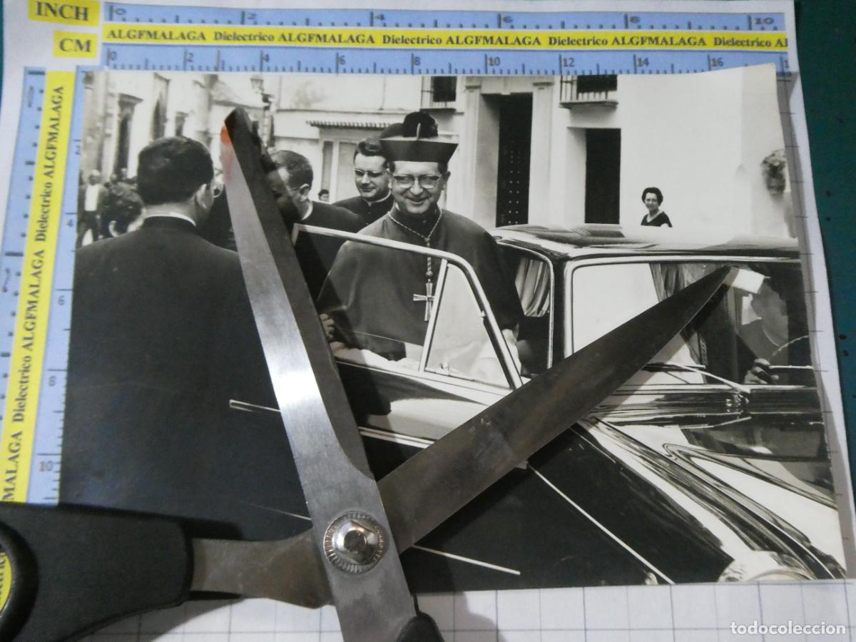 Postales: FOTO FOTOGRAF&Iacute;A RELIGIOSA. M&Aacute;LAGA. OBISPO EMILIO BENAVENT EN COCHE. FOT&Oacute;GRAFO RAFAEL DEL PINO. 6