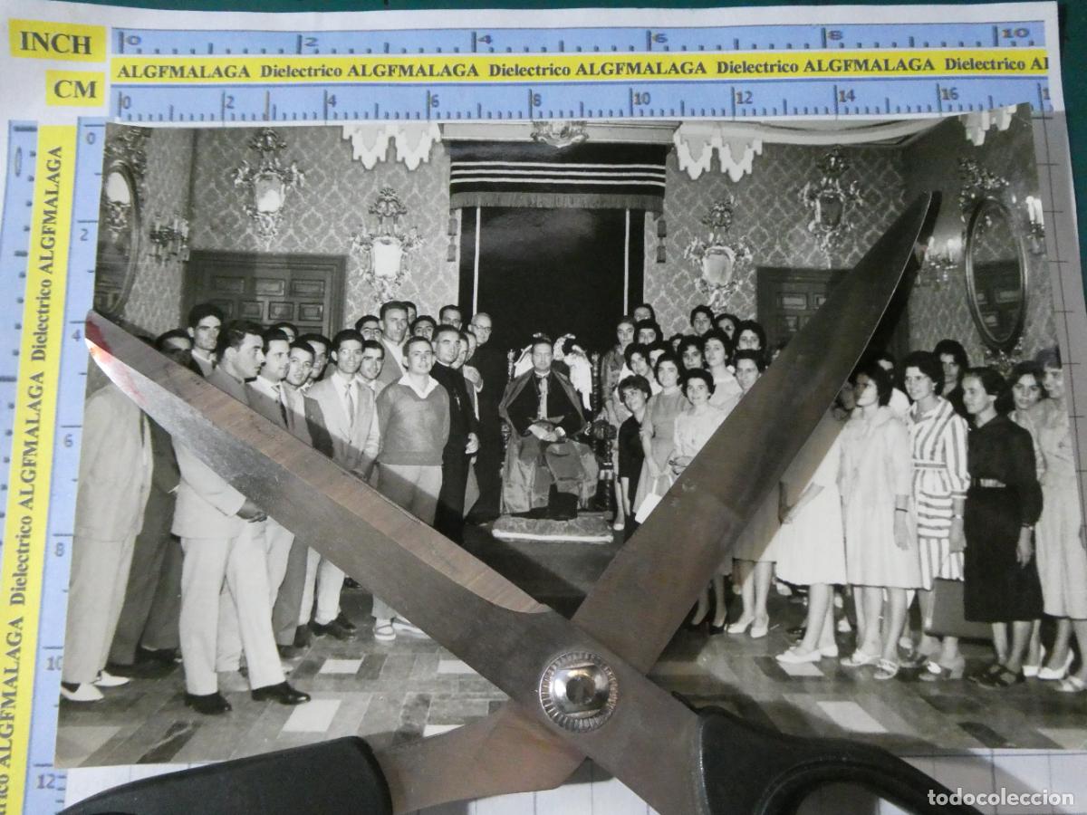 Postales: FOTO FOTOGRAF&Iacute;A RELIGIOSA. M&Aacute;LAGA. A&Ntilde;O 1960 EMILIO BENAVENT OBISPO. FOTO ARENAS. 7