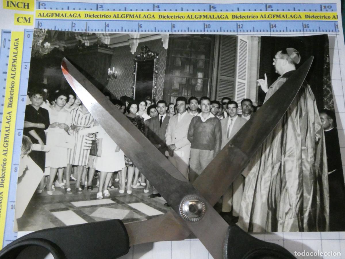 Postales: FOTO FOTOGRAF&Iacute;A RELIGIOSA. M&Aacute;LAGA. A&Ntilde;O 1960 EMILIO BENAVENT OBISPO. FOTO ARENAS. 8