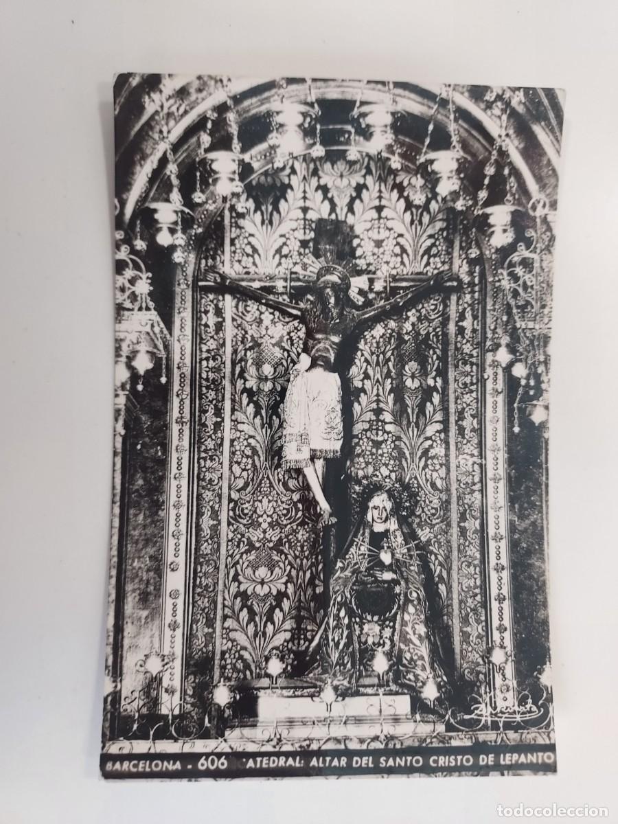 Postales: POSTAL BARCELONA CATEDRAL ALTAR DEL SANTO CRISTO DE LEPANTO. 1959. ESCRITA. RELIGIOSA