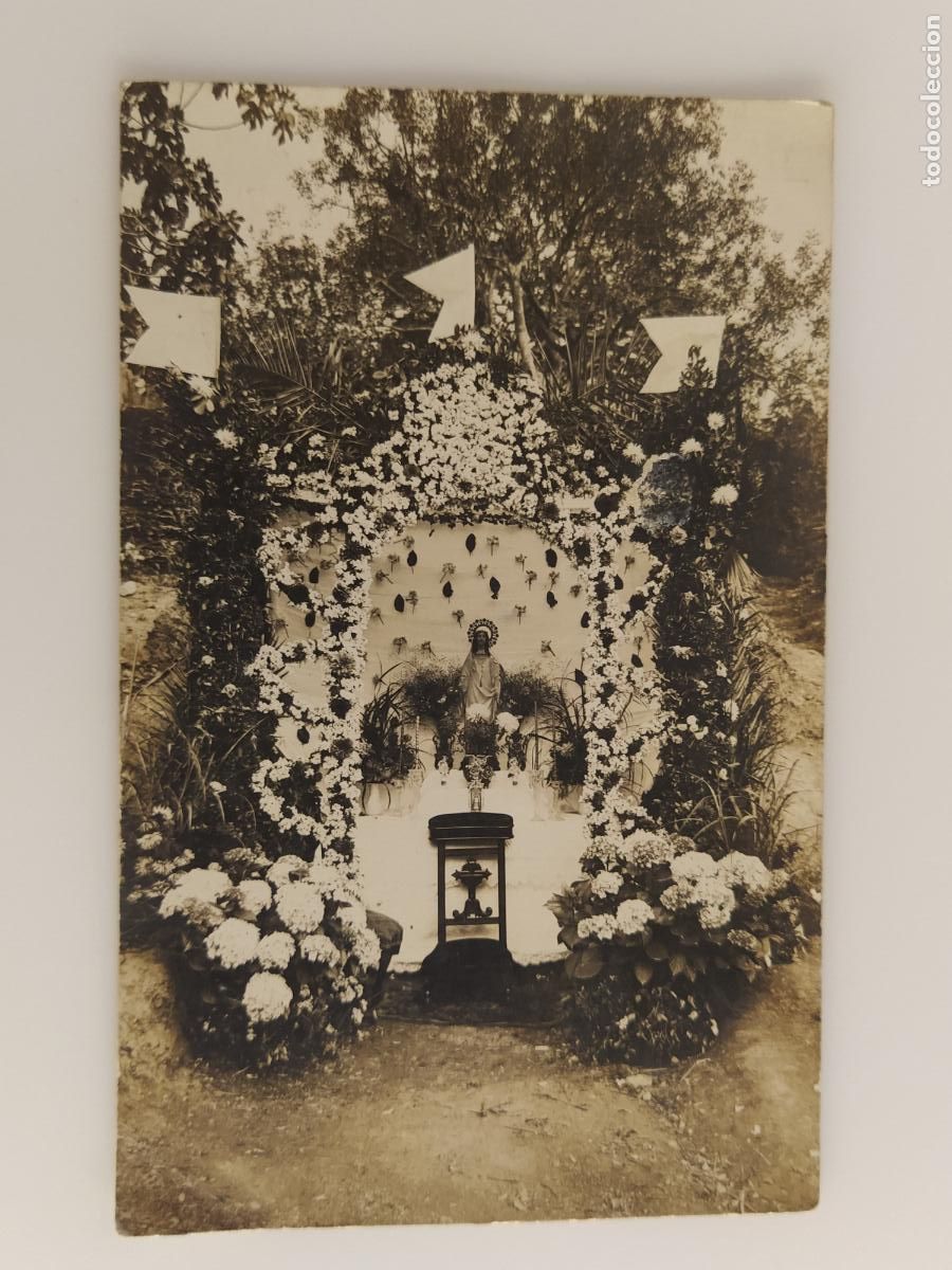 Postales: VIRGEN EN UN ALTAR - FOTOGRAFICA - POSTAL ANTIGUA -(116.390)