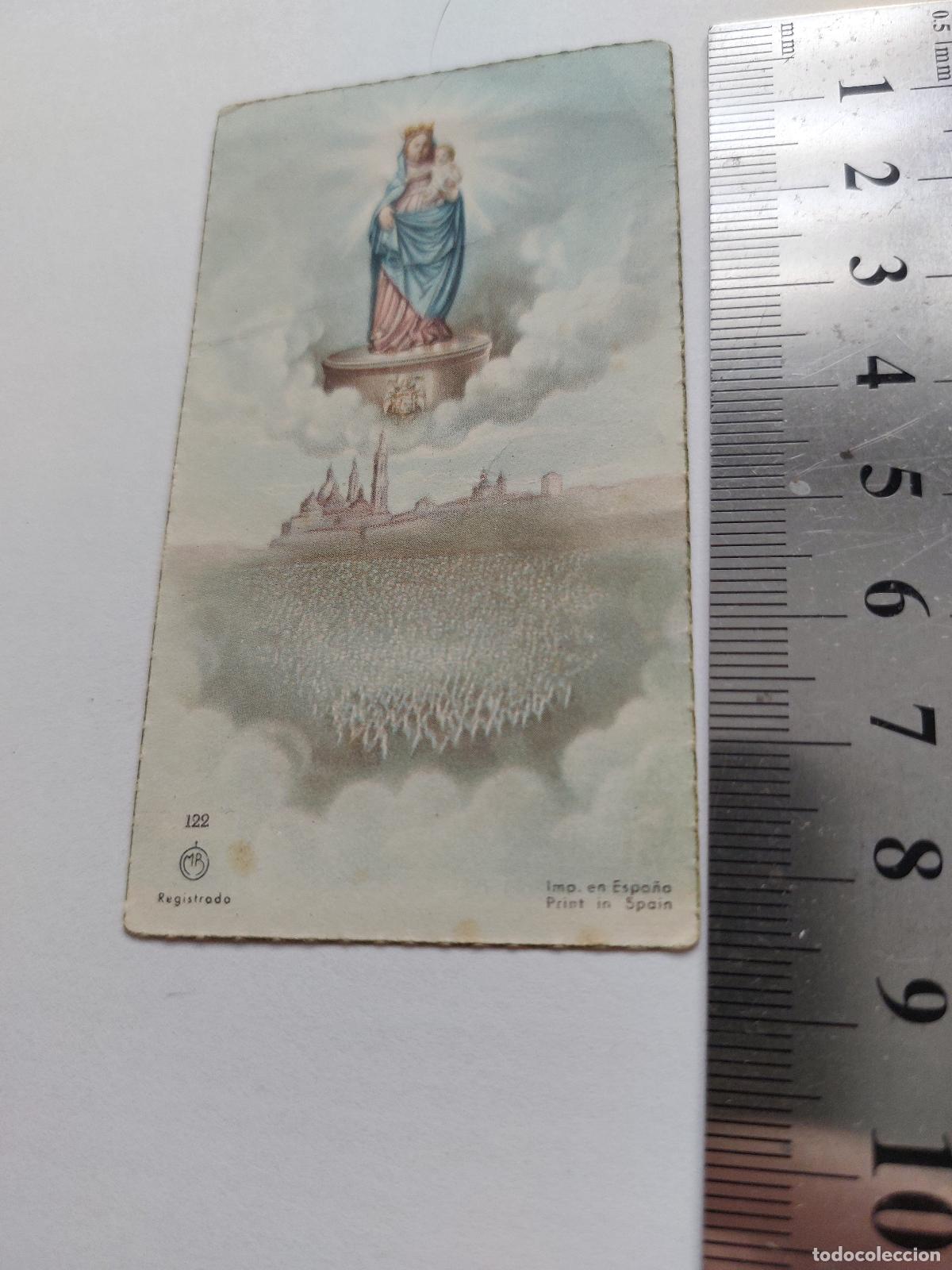 Postales: Estampa religiosa con imagen de la Virgen y el Ni&ntilde;o sobre ciudad