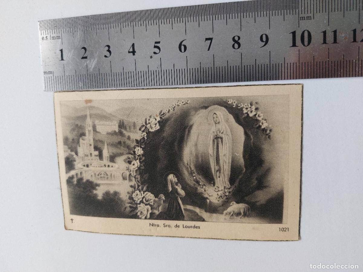 Postales: Estampa de Nuestra Se&ntilde;ora de Lourdes con representaci&oacute;n religiosa