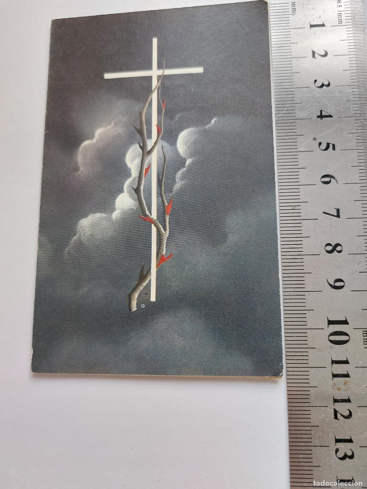 Postales: Estampa religiosa con dise&ntilde;o de cruz sobre nubes