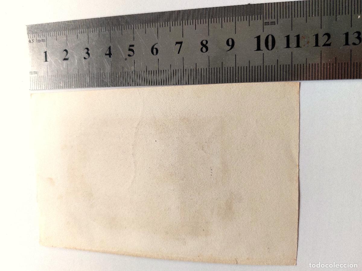 Postales: Estampa de sacerdote elevando la hostia en misa - Foto 2