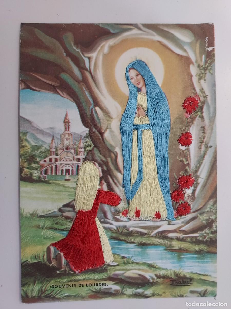 Postales: POSTAL BORDADA EN HILO. LOURDES APARICION DE LA VIRGEN A BERNADETTE. 1984. S/C. POSTALES ALCALA