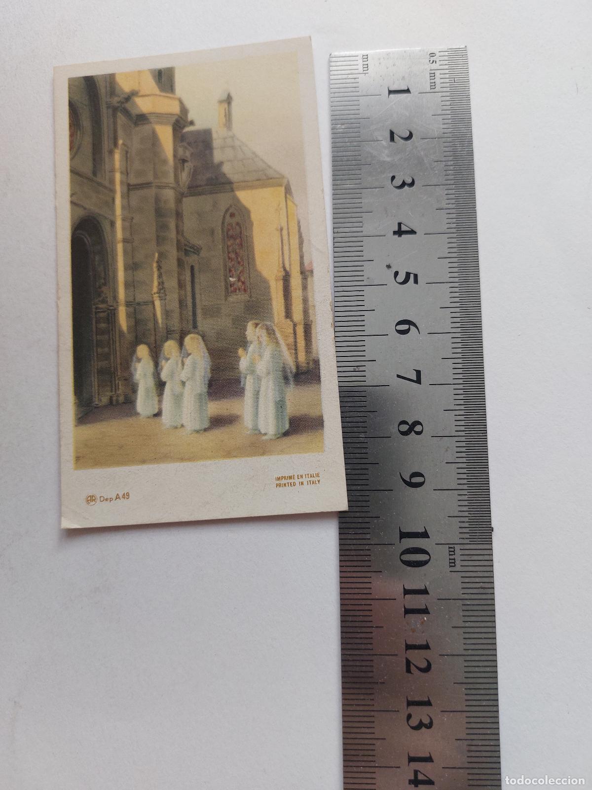 Postales: Estampa religiosa de ni&ntilde;os frente a una iglesia
