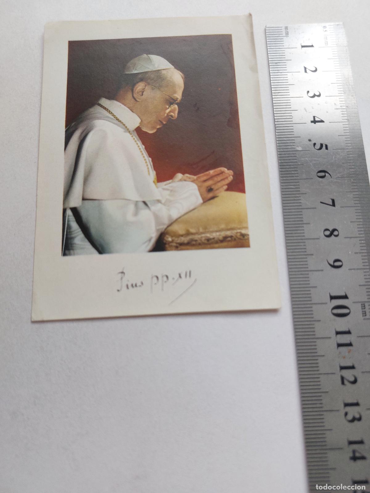 Postales: Estampa del Papa P&iacute;o XII en oraci&oacute;n