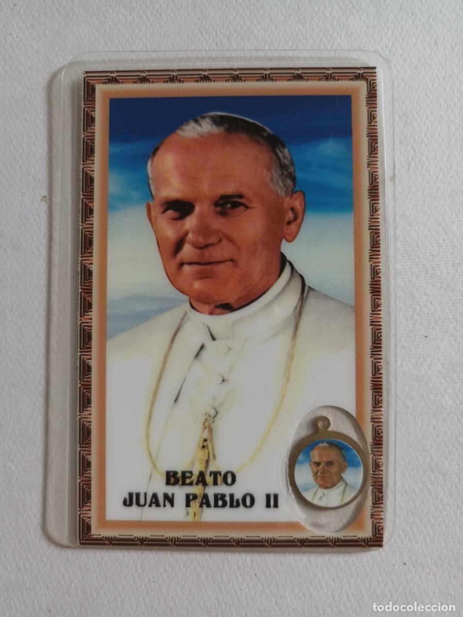 Postales: ESTAMPA BEATO JUAN PABLO II - PLASTIFICADA CON MEDALLA - ORACION (REVERSO)