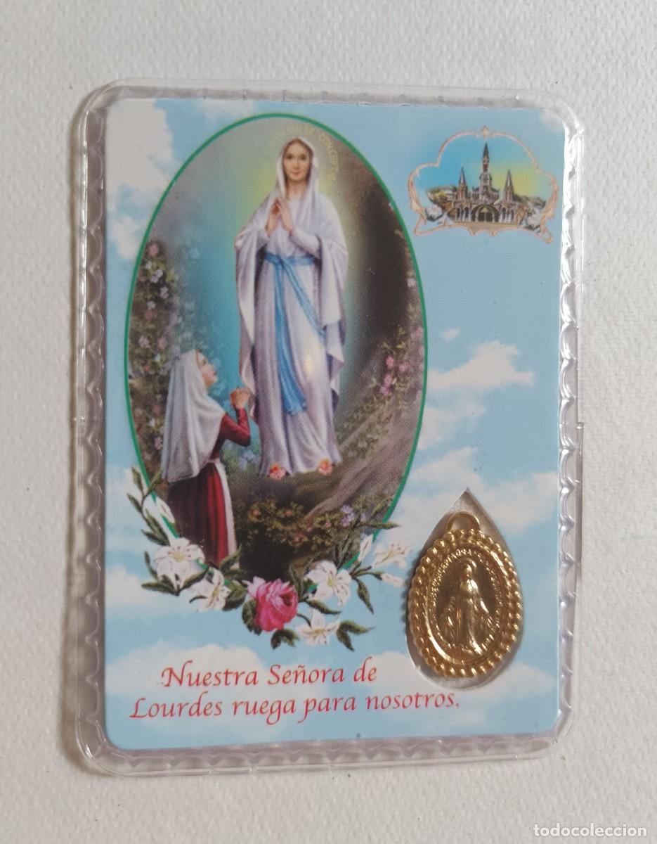 Postales: ESTAMPA NUESTRA SE&Ntilde;ORA DE LOURDES - PLASTIFICADA CON MEDALLA