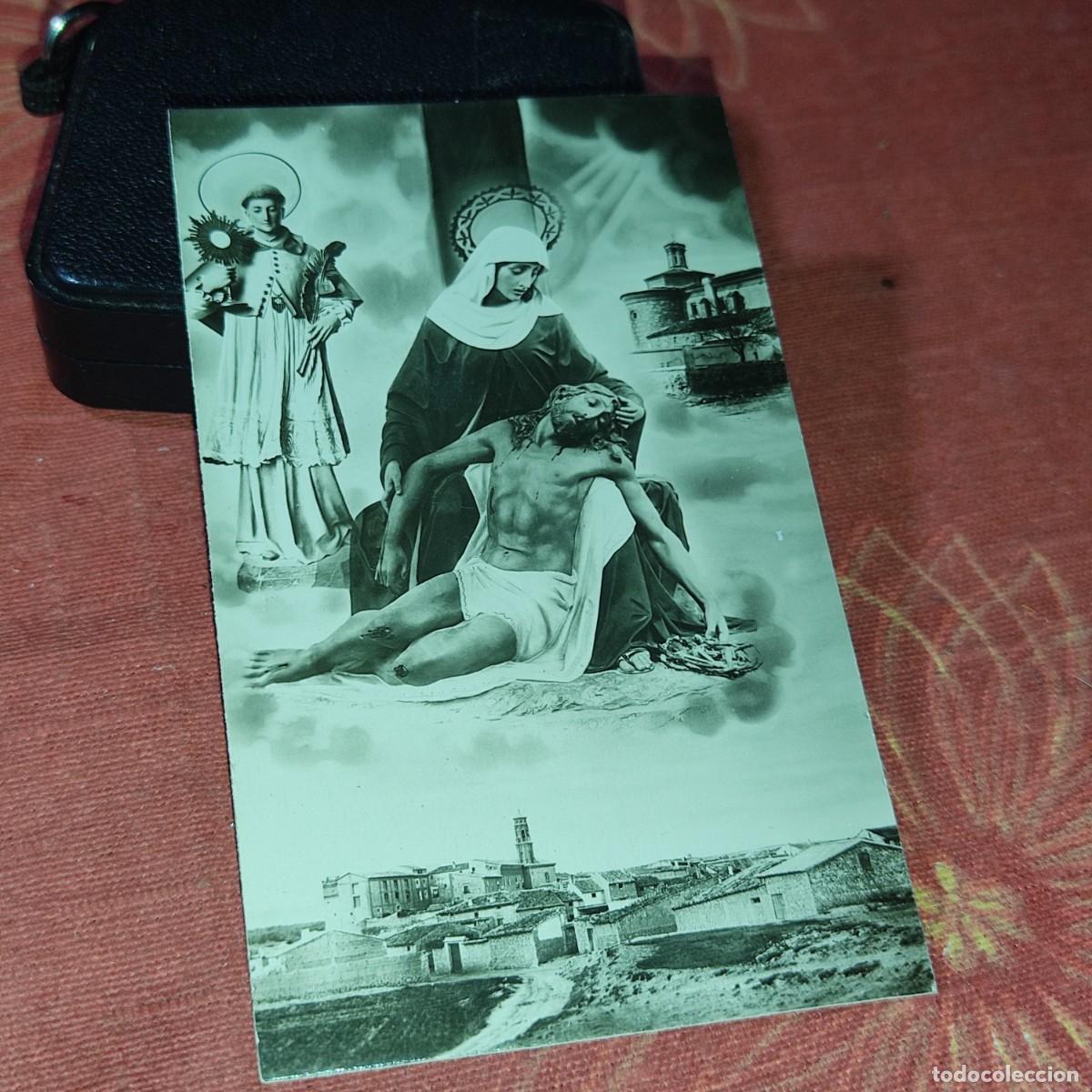 Postales: Virgen Sant&iacute;sima de los Dolores a la Sant&iacute;sima Trinidad,con San Antonio y pueblo fondo que desconozc